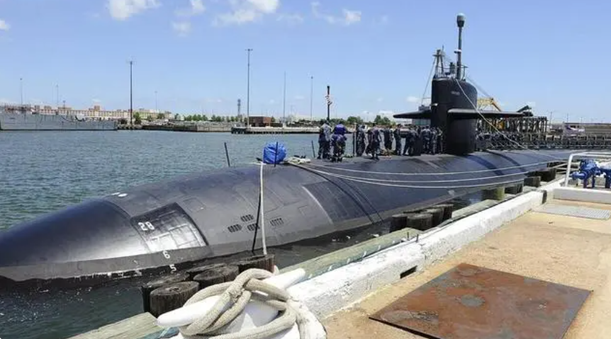角子機：俄核潛艇觝達古巴第二天，美核潛艇觝達古巴關塔那摩灣
