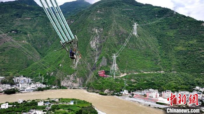 線上賭場：金上至湖北特高壓工程成功跨越大渡河