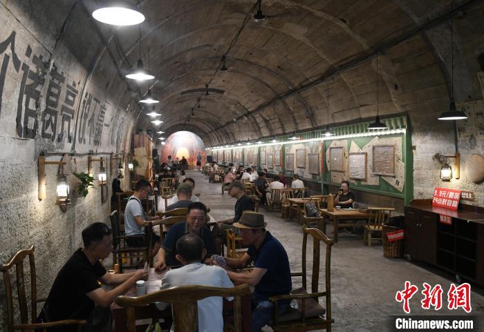 娛樂城：重慶高溫紅色預警兩連發 防空洞成避暑“天堂”